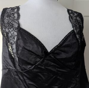 Vintage 1990s Bali Sz L Black Floral Lace Nylon Camisole